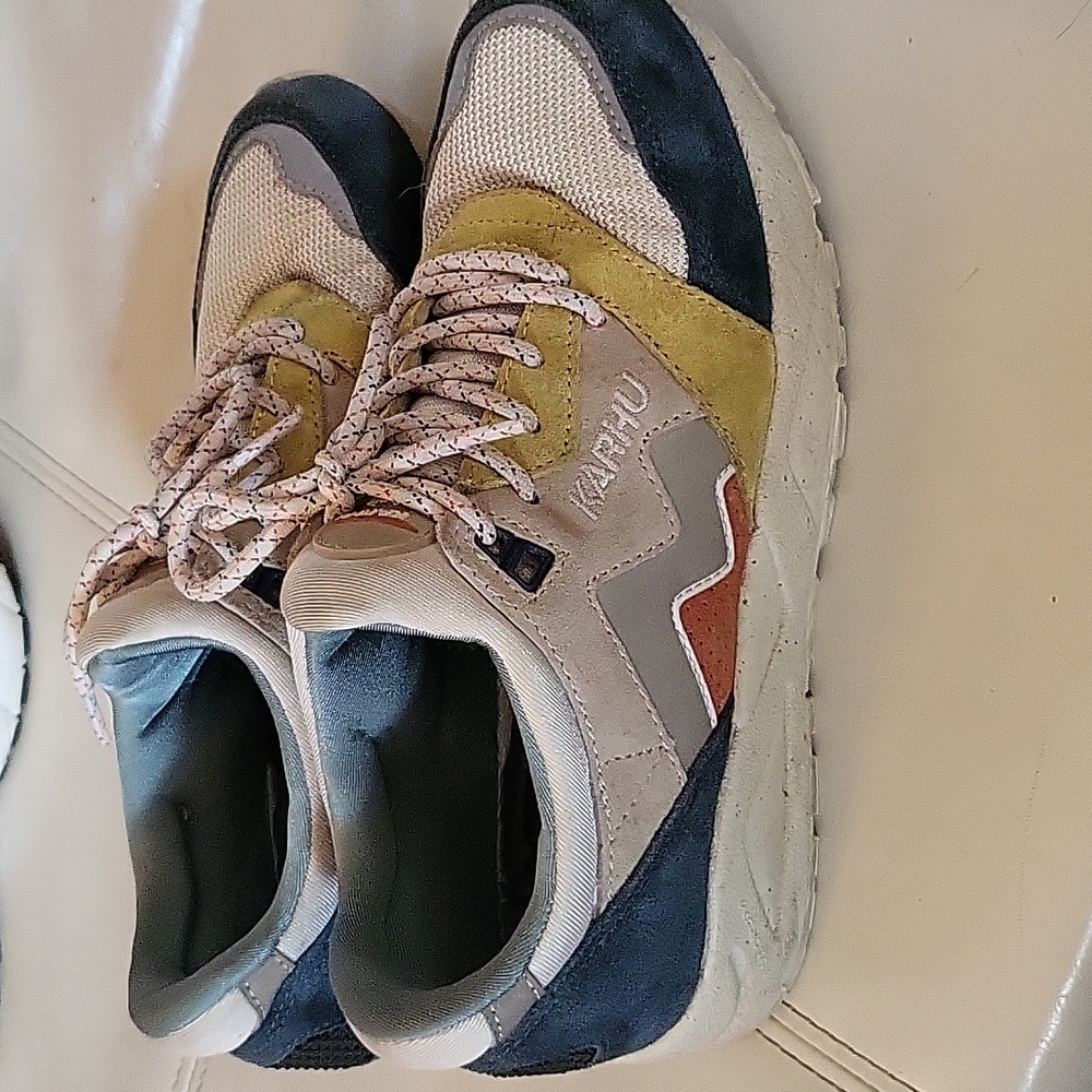 Unisex 5.5 Karhu Aria 95 shoes